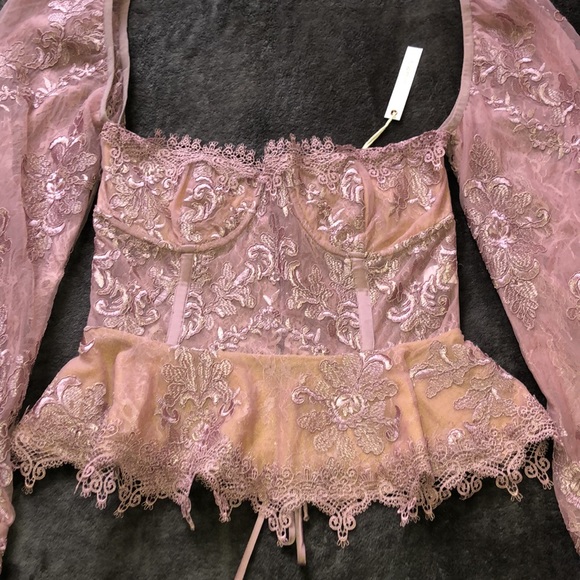 V Chapman Zinnia Top in Elderberry - Picture 4 of 8